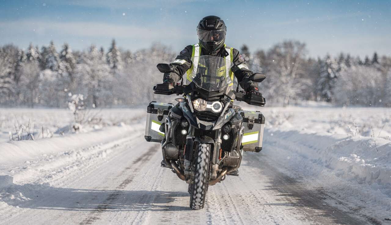 Éviter les accidents de moto en hiver : conseils de sécurité