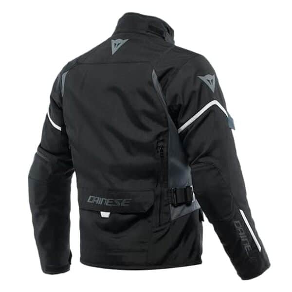 Découvrez notre test sur la veste moto Dainese Tempest 3 D-Dry : alliez protection et confort en toute saison grâce à cette équipement de qualité.