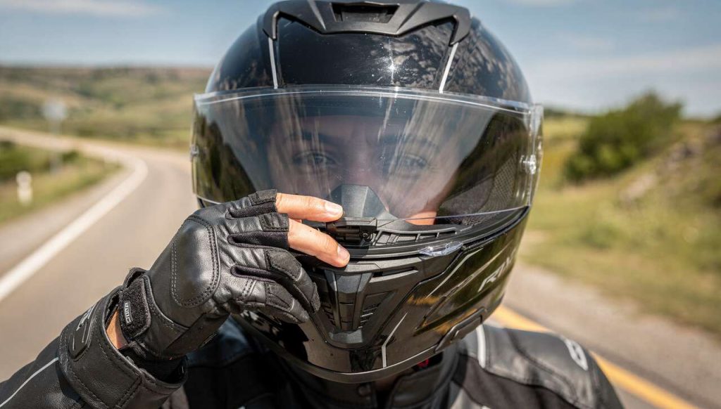 Comment choisir un essuie-glace pour casque moto ?