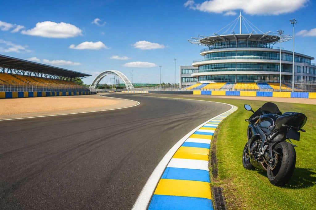 Circuit du Mans Bugatti : tout ce qu'il faut savoir pour vivre votre passion moto à fond