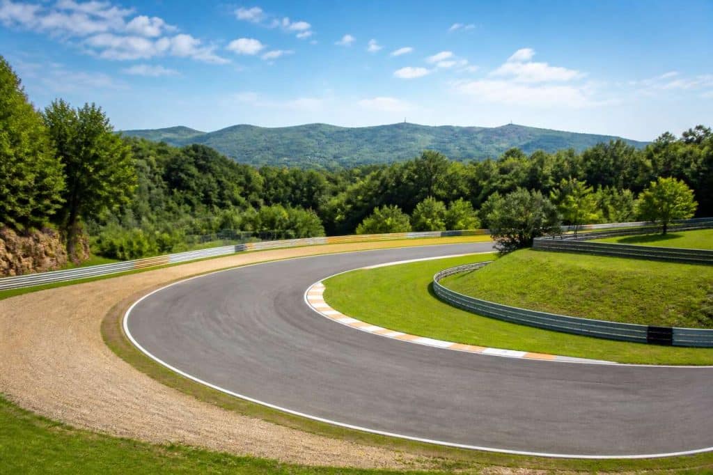 Tout savoir sur le circuit d'Alès : l'endroit idéal pour repousser vos limites en moto