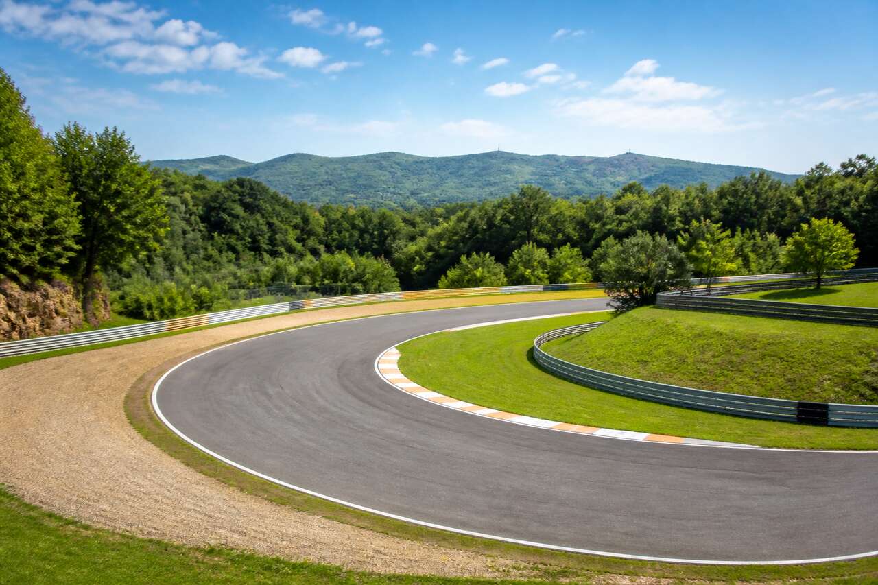 Tout savoir sur le circuit d'Alès : l'endroit idéal pour repousser vos limites en moto