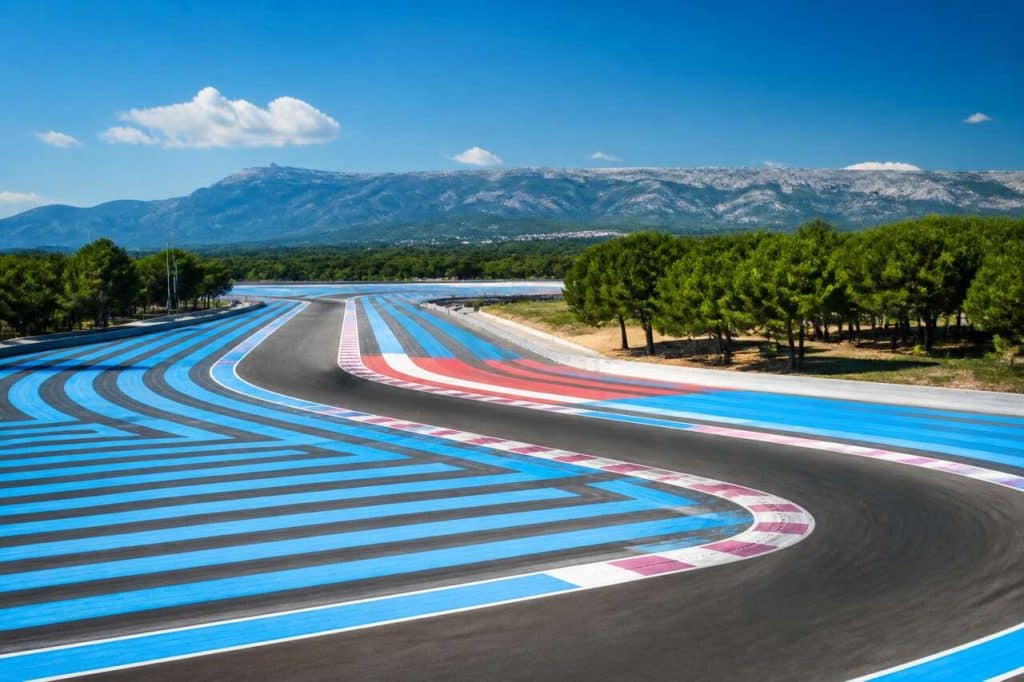 Découvrez le circuit Paul Ricard, un terrain de jeu exceptionnel pour les motards passionnés