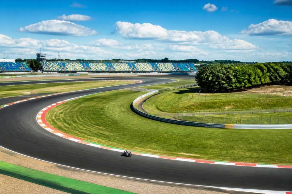 Circuit de Magny-Cours : le guide complet pour profiter pleinement de chaque virage en moto