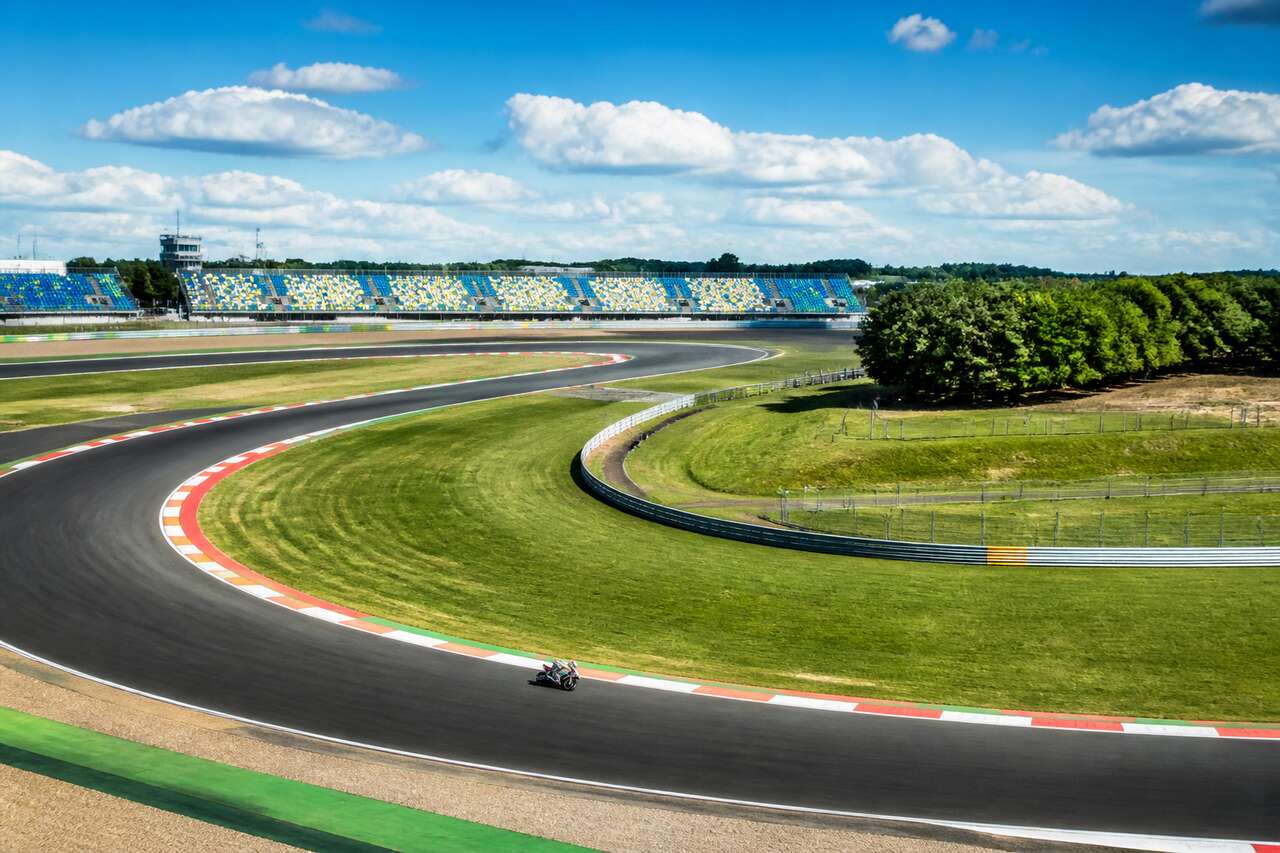 Circuit de Magny-Cours : le guide complet pour profiter pleinement de chaque virage en moto