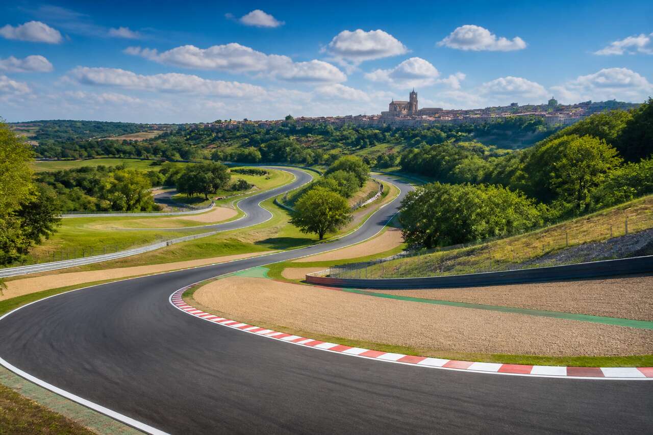 Partez à la conquête du circuit d'Albi et révélez votre potentiel de pilote moto