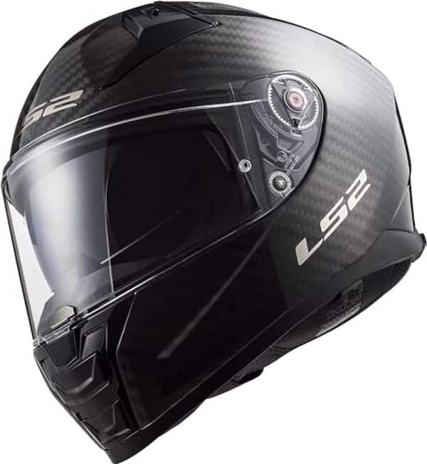 Découvrez notre test complet du casque intégral LS2 Vector II Carbon : sécurité, confort, aérodynamisme et prix pour ce modèle haut de gamme. 