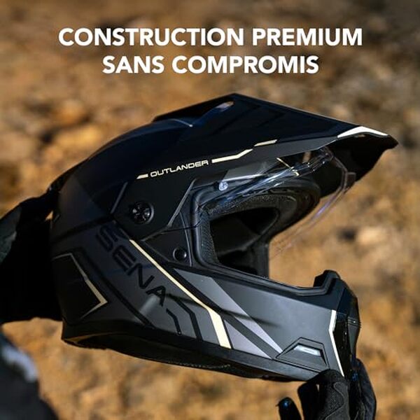 Découvrez le casque moto Sena Outlander avec son Harman Kardon et système d'intercom haute qualité. Test complet, performances audio et connectivité pour motards.